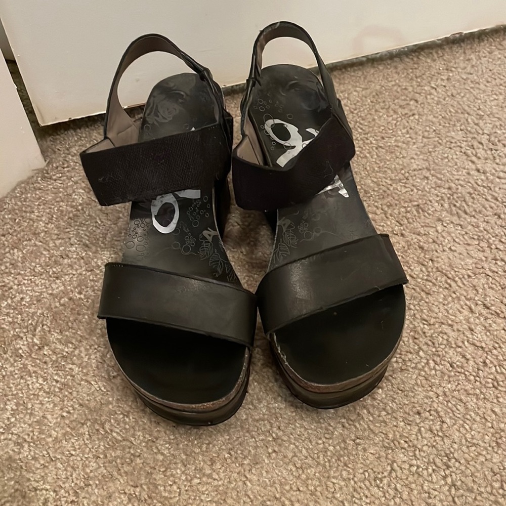 Black OTBT wedges - size 9